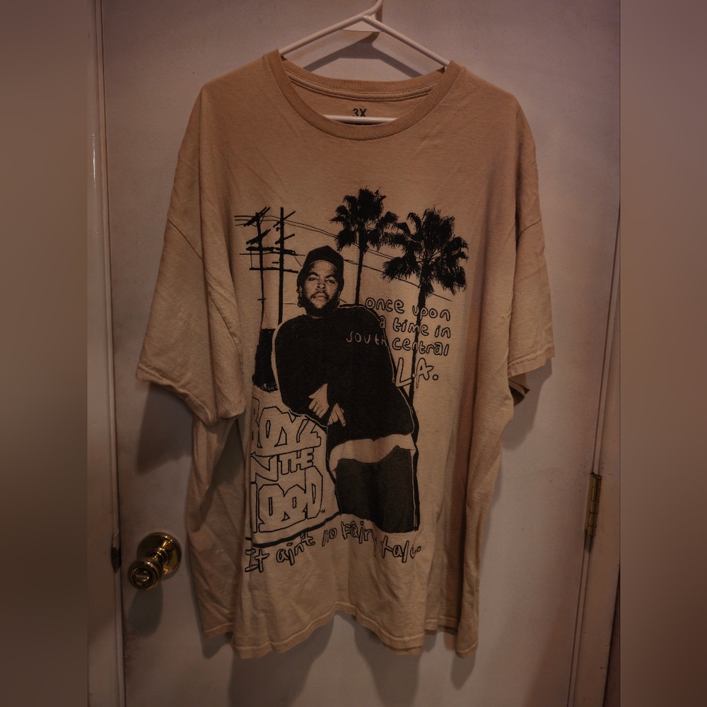 Graphic Short-Sleeve Tee in Beige with Black Print